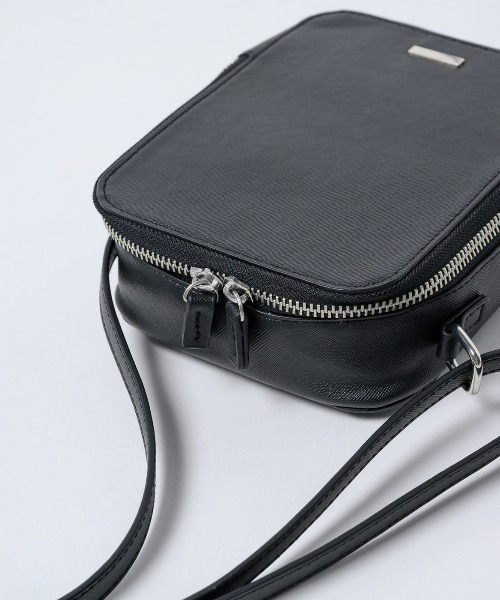 INTER FACTORY(インターファクトリー)の「ファッションインフルエンサー DAISUKE - ミニマルレザーショルダーバッグ made in INTER FACTORY(ショルダーバッグ・メンズ・ブラック・FREE)」の15枚目の写真