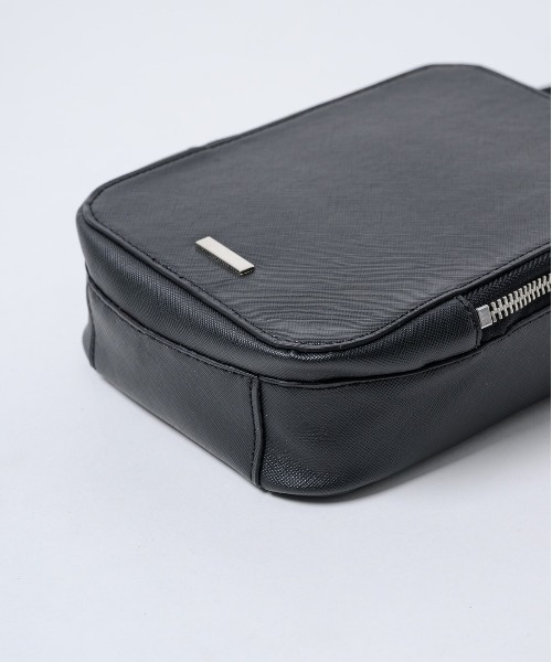 INTER FACTORY(インターファクトリー)の「ファッションインフルエンサー DAISUKE - ミニマルレザーショルダーバッグ made in INTER FACTORY(ショルダーバッグ・メンズ・ブラック・FREE)」の16枚目の写真