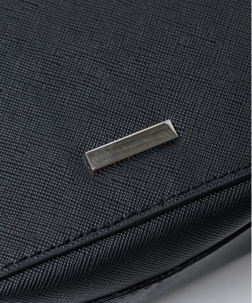 INTER FACTORY(インターファクトリー)の「ファッションインフルエンサー DAISUKE - ミニマルレザーショルダーバッグ made in INTER FACTORY(ショルダーバッグ・メンズ・ブラック・FREE)」の17枚目の写真