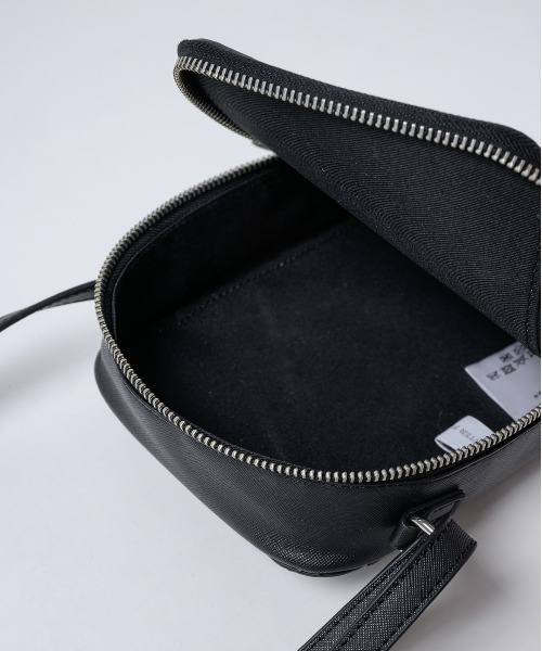 INTER FACTORY(インターファクトリー)の「ファッションインフルエンサー DAISUKE - ミニマルレザーショルダーバッグ made in INTER FACTORY(ショルダーバッグ・メンズ・ブラック・FREE)」の18枚目の写真