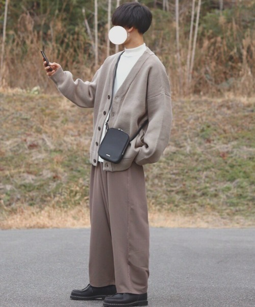 INTER FACTORY(インターファクトリー)の「ファッションインフルエンサー DAISUKE - ミニマルレザーショルダーバッグ made in INTER FACTORY(ショルダーバッグ・メンズ・ブラック・FREE)」の9枚目の写真