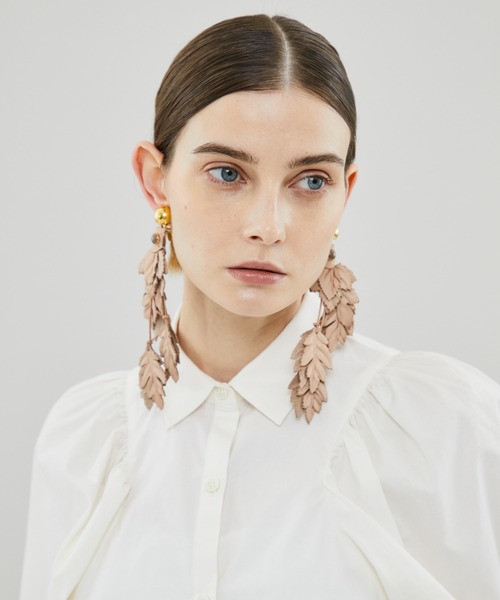 FUMIE TANAKA(フミエタナカ)の「【FUMIE=TANAKA/フミエタナカ】レザーツリーイヤリング F22S-52(イヤリング・レディース・アイボリー/キャメル・FREE)」の11枚目の写真