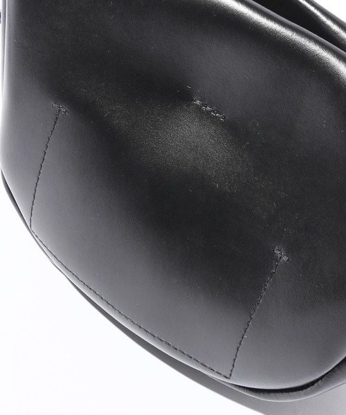 YAHKI(ヤーキ)の「YAHKI/ヤーキ CROSS BODY BAG クロスボディバッグ(ショルダーバッグ・レディース・ブラック/オフホワイト・FREE)」の13枚目の写真