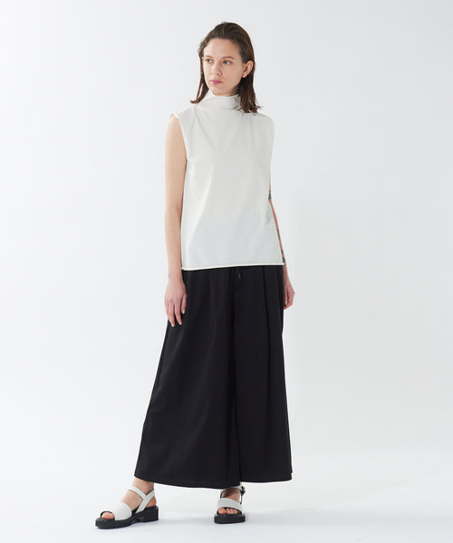 qualite（カリテ）の「《アンサンブル対応》コットンストレッチノースリーブニット（ニット/セーター・レディース・チャコールグレー/オフホワイト/セージグリーン・フリー）」の4枚目の写真