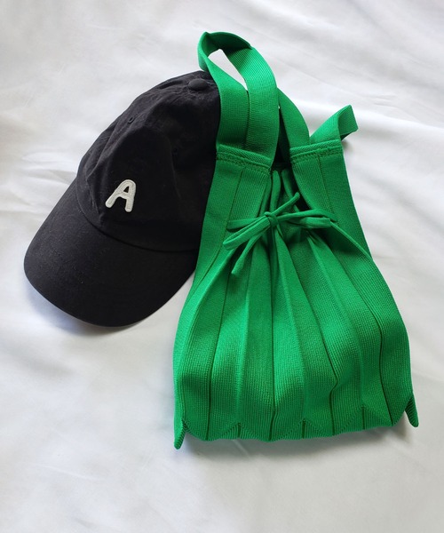 me+em select（ミームセレクト）の「※【 10色展開 ／ 2WAY 】カラーニットプリーツリボンハンドバッグ（ショルダーストラップ付属）（ハンドバッグ・レディース・ピンク/レッド/イエロー/パープル/ネイビー/ミント/コーラルピンク/ブルー/オレンジ/グリーン・FREE）」の2枚目の写真