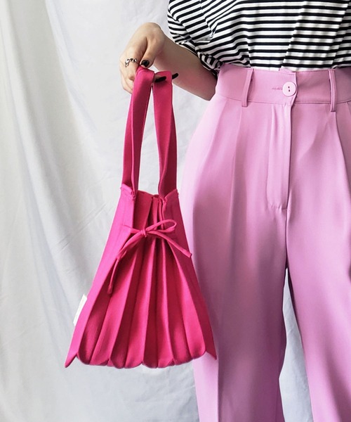 me+em select（ミームセレクト）の「※【 10色展開 ／ 2WAY 】カラーニットプリーツリボンハンドバッグ（ショルダーストラップ付属）（ハンドバッグ・レディース・ピンク/レッド/イエロー/パープル/ネイビー/ミント/コーラルピンク/ブルー/オレンジ/グリーン・FREE）」の8枚目の写真