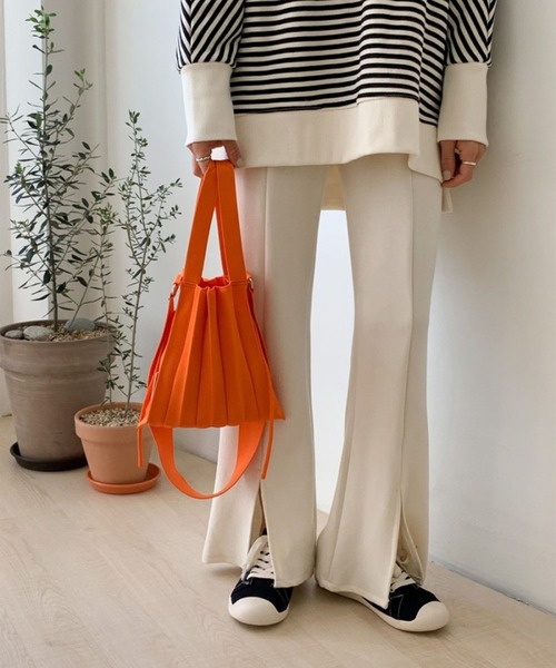 me+em select（ミームセレクト）の「※【 10色展開 ／ 2WAY 】カラーニットプリーツリボンハンドバッグ（ショルダーストラップ付属）（ハンドバッグ・レディース・ピンク/レッド/イエロー/パープル/ネイビー/ミント/コーラルピンク/ブルー/オレンジ/グリーン・FREE）」の11枚目の写真