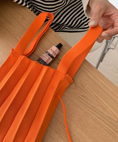 me+em select（ミームセレクト）の「※【 10色展開 ／ 2WAY 】カラーニットプリーツリボンハンドバッグ（ショルダーストラップ付属）（ハンドバッグ・レディース・ピンク/レッド/イエロー/パープル/ネイビー/ミント/コーラルピンク/ブルー/オレンジ/グリーン・FREE）」の17枚目の写真