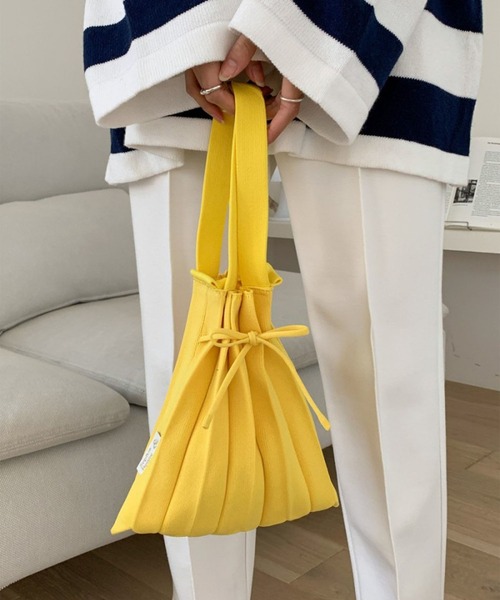 me+em select（ミームセレクト）の「※【 10色展開 ／ 2WAY 】カラーニットプリーツリボンハンドバッグ（ショルダーストラップ付属）（ハンドバッグ・レディース・ピンク/レッド/イエロー/パープル/ネイビー/ミント/コーラルピンク/ブルー/オレンジ/グリーン・FREE）」の19枚目の写真