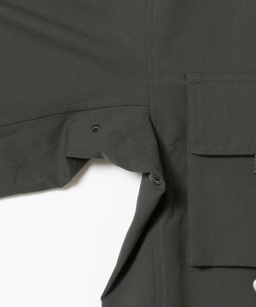 ACG（エィシージー）の「NIKE / ACG トレイル トップ シャツ（シャツ/ブラウス・メンズ・チャコールグレー・MEDIUM/X-LARGE/LARGE）」の4枚目の写真