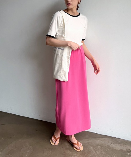 feepur（フェピュール）の「【TALLサイズあり】リップルカラーナロースカート（スカート・レディース・ブラック/レッド/ピンク/ターコイズブルー/ブルー/グリーン・MEDIUM/TALL）」の7枚目の写真