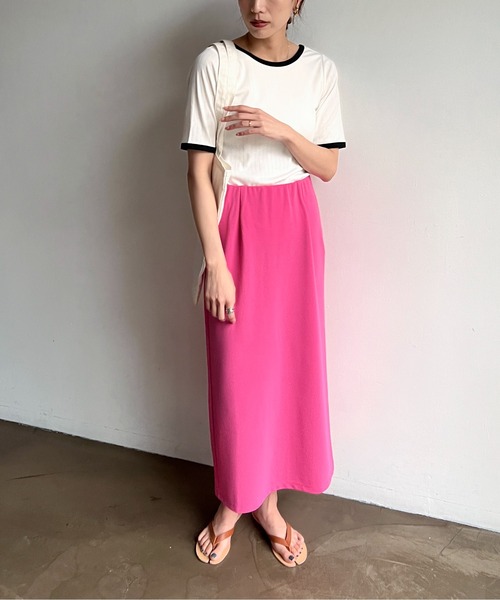 feepur（フェピュール）の「【TALLサイズあり】リップルカラーナロースカート（スカート・レディース・ブラック/レッド/ピンク/ターコイズブルー/ブルー/グリーン・MEDIUM/TALL）」の9枚目の写真