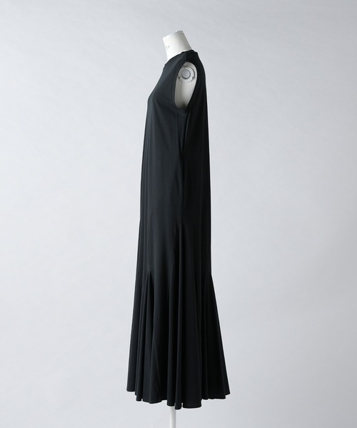 ENFOLD(エンフォルド)の「コンパクト天竺 ランダムフレアドレス(ワンピース・レディース・ブラック/ベージュ・36/38)」の17枚目の写真