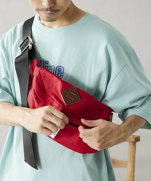 JOURNAL STANDARD relume（ジャーナルスタンダード　レリューム）の「《予約》【HINE SNOWBRIDGE / ハイン スノウブリッジ】別注 WEST BAG（ボディバッグ/ウエストポーチ・メンズ・ネイビー/レッド・FREE）」の5枚目の写真