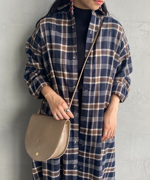 UNIVERSAL OVERALL（ユニバーサルオーバーオール）の「【LaLa Begin12・1月号掲載】[UNIVERSAL OVERALL/ユニバーサルオーバーオール] 別注 ロング丈シャツワンピース（ワンピース・レディース・ネイビー/グレー/インディゴブルー/ワンウォッシュ・F）」の7枚目の写真