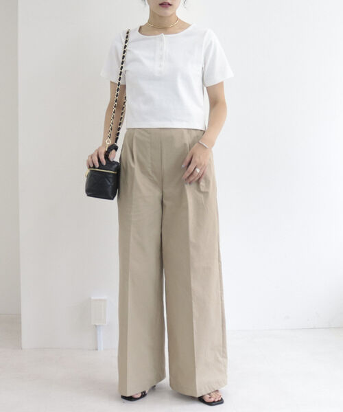 fredy emue（フレディエミュ）の「ヘンリーネック　クロップドTシャツ（Tシャツ/カットソー・レディース・ブラック/グレー/オフホワイト・38）」の5枚目の写真