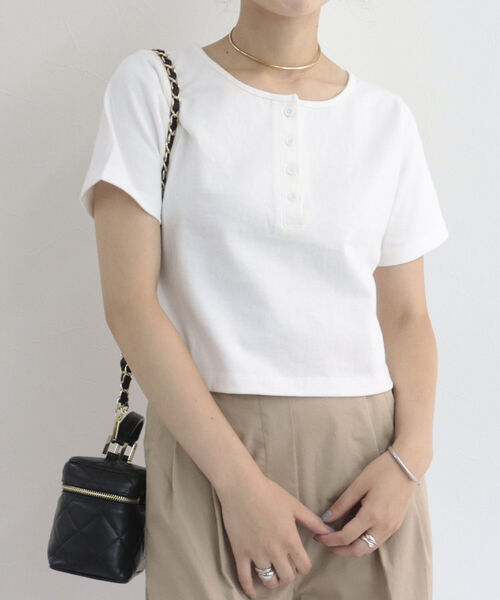 fredy emue（フレディエミュ）の「ヘンリーネック　クロップドTシャツ（Tシャツ/カットソー・レディース・ブラック/グレー/オフホワイト・38）」の8枚目の写真