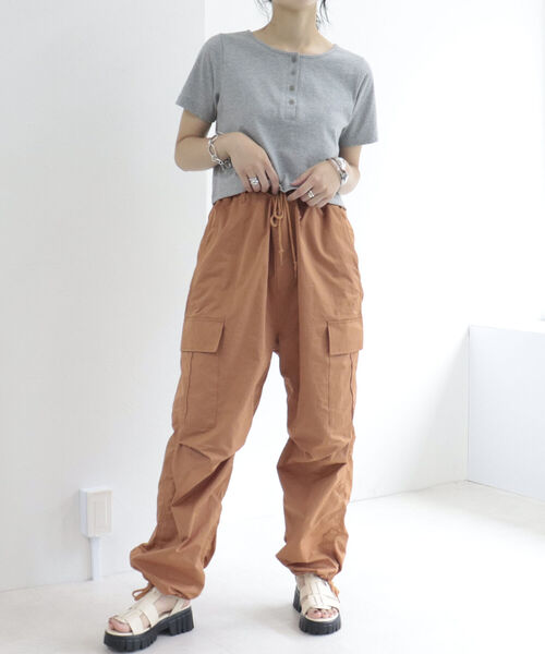 fredy emue（フレディエミュ）の「ヘンリーネック　クロップドTシャツ（Tシャツ/カットソー・レディース・ブラック/グレー/オフホワイト・38）」の21枚目の写真