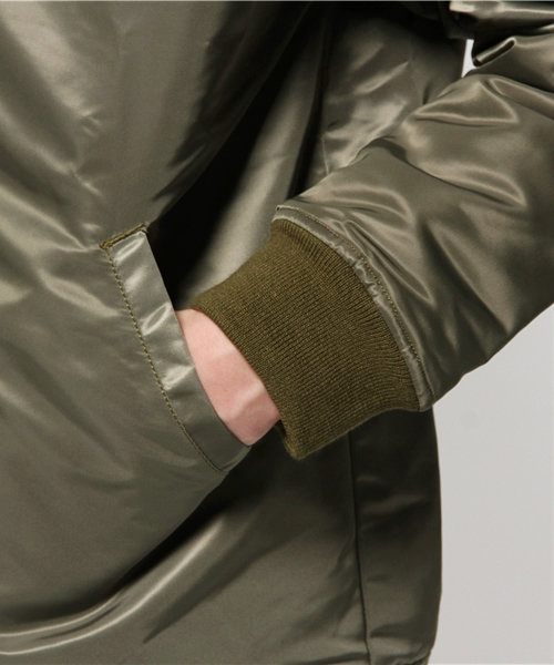 OUTLET(アウトレット)の「【WHO'S WHO gallery】EM中綿入リBIGMA-1(MA-1・メンズ・カーキ・FREE)」の12枚目の写真