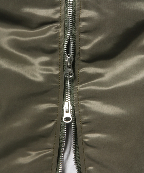 OUTLET(アウトレット)の「【WHO'S WHO gallery】EM中綿入リBIGMA-1(MA-1・メンズ・カーキ・FREE)」の2枚目の写真