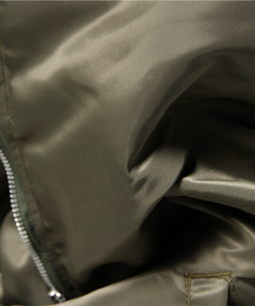 OUTLET(アウトレット)の「【WHO'S WHO gallery】EM中綿入リBIGMA-1(MA-1・メンズ・カーキ・FREE)」の4枚目の写真