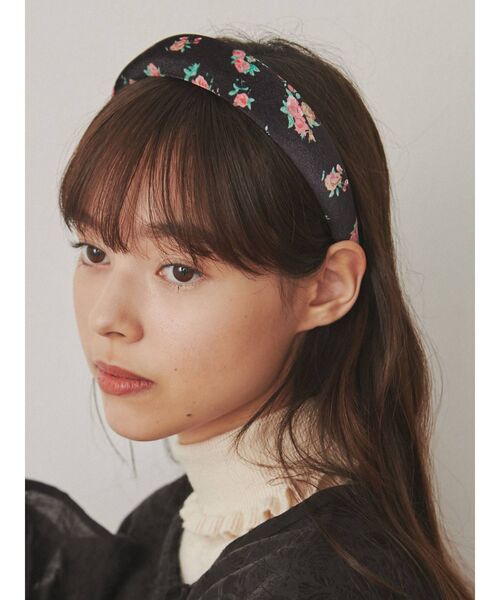 merry jenny（メリージェニー）の「floralベロアカチューシャ（カチューシャ・レディース・オフホワイト/ブラック・FREE）」の2枚目の写真