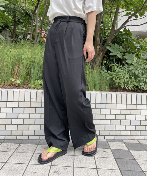 Oriens JOURNAL STANDARD(オリエンス ジャーナルスタンダード)の「ワイドタックイージースラックス(スラックス・レディース・ブルー/ブラック/カーキ・SMALL/MEDIUM)」の2枚目の写真