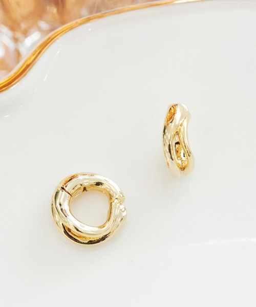 Phoebe（フィービィー）の「【ピアス見えシリーズ】ウェーブスナップイヤリング（イヤリング・レディース・シルバー/イエローゴールド・FREE）」の5枚目の写真