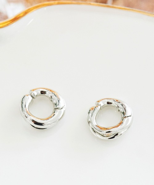 Phoebe（フィービィー）の「【ピアス見えシリーズ】ウェーブスナップイヤリング（イヤリング・レディース・シルバー/イエローゴールド・FREE）」の8枚目の写真