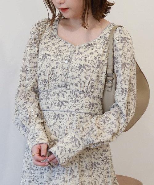 archives(アルシーヴ)の「Backレースupパイピング花柄ワンピース(ワンピース・レディース・ブラック/アイボリー/ピンクベージュ・MEDIUM)」の10枚目の写真