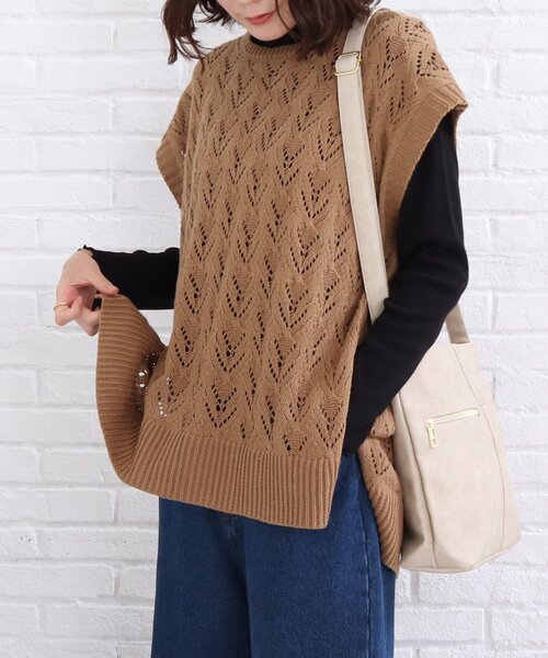 SHOO・LA・RUE(シューラルー)の「◆透かし柄 ゆるシルエット ベスト(ベスト・レディース・ブラック/ナチュラル/キャメル/ピンク系・00)」の4枚目の写真