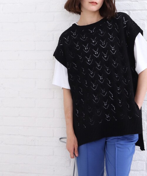 SHOO・LA・RUE(シューラルー)の「◆透かし柄 ゆるシルエット ベスト(ベスト・レディース・ブラック/ナチュラル/キャメル/ピンク系・00)」の2枚目の写真