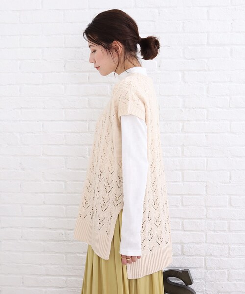 SHOO・LA・RUE(シューラルー)の「◆透かし柄 ゆるシルエット ベスト(ベスト・レディース・ブラック/ナチュラル/キャメル/ピンク系・00)」の12枚目の写真