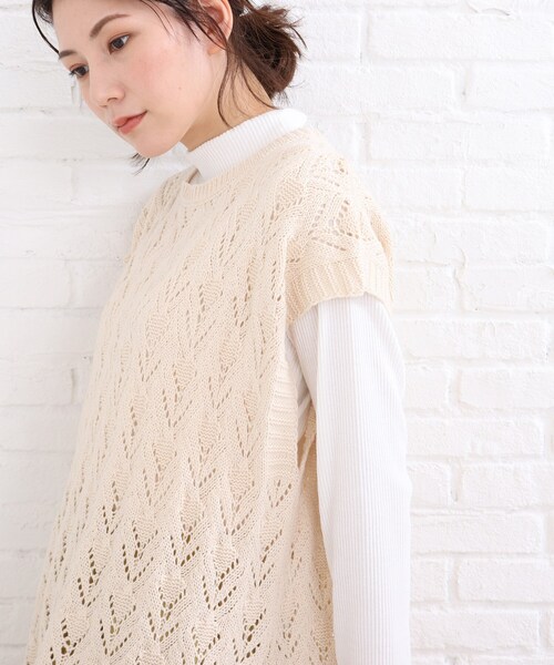 SHOO・LA・RUE(シューラルー)の「◆透かし柄 ゆるシルエット ベスト(ベスト・レディース・ブラック/ナチュラル/キャメル/ピンク系・00)」の17枚目の写真