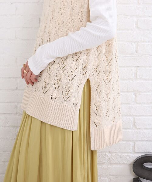 SHOO・LA・RUE(シューラルー)の「◆透かし柄 ゆるシルエット ベスト(ベスト・レディース・ブラック/ナチュラル/キャメル/ピンク系・00)」の9枚目の写真