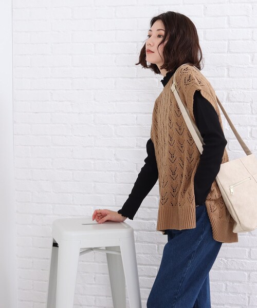 SHOO・LA・RUE(シューラルー)の「◆透かし柄 ゆるシルエット ベスト(ベスト・レディース・ブラック/ナチュラル/キャメル/ピンク系・00)」の5枚目の写真