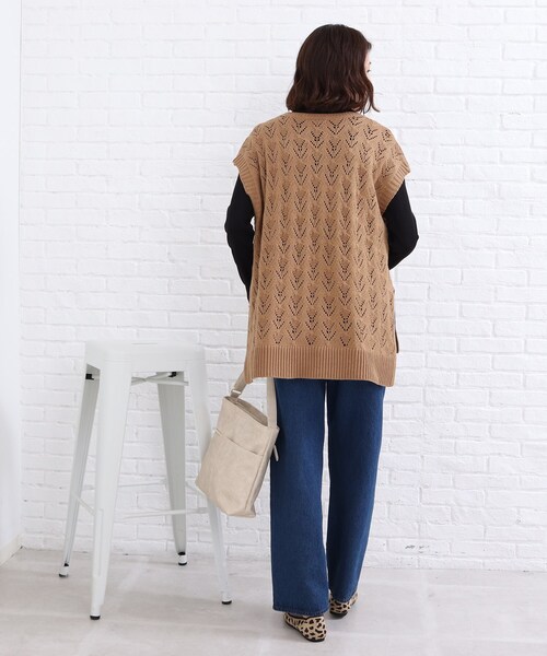 SHOO・LA・RUE(シューラルー)の「◆透かし柄 ゆるシルエット ベスト(ベスト・レディース・ブラック/ナチュラル/キャメル/ピンク系・00)」の18枚目の写真