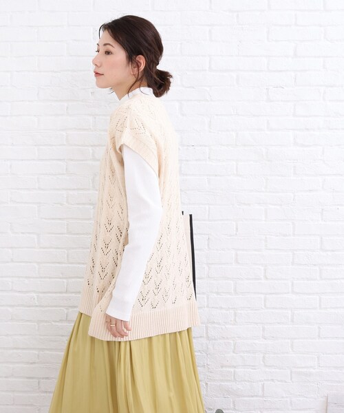 SHOO・LA・RUE(シューラルー)の「◆透かし柄 ゆるシルエット ベスト(ベスト・レディース・ブラック/ナチュラル/キャメル/ピンク系・00)」の8枚目の写真