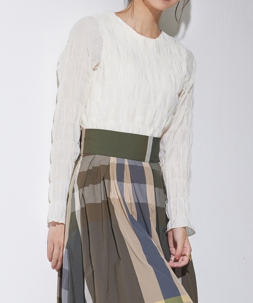 ADIRA（アディラ）の「フワフワプルオーバーブラウス（シャツ/ブラウス・レディース・ブラック/アイボリー・MEDIUM）」の2枚目の写真