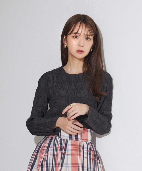 ADIRA（アディラ）の「フワフワプルオーバーブラウス（シャツ/ブラウス・レディース・ブラック/アイボリー・MEDIUM）」の4枚目の写真