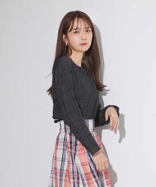 ADIRA（アディラ）の「フワフワプルオーバーブラウス（シャツ/ブラウス・レディース・ブラック/アイボリー・MEDIUM）」の3枚目の写真