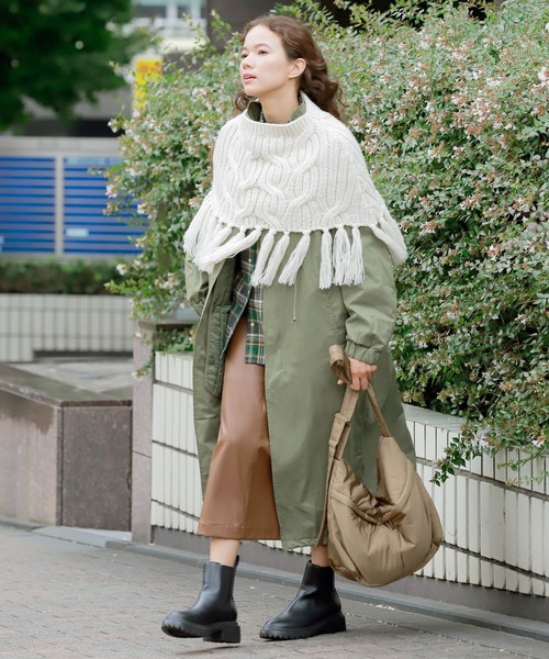 niko and...（ニコアンド）の「オリジナルニットフリンジポンチョ（ネックウォーマー/スヌード・レディース・ネイビー/チャコール/アイボリー・0）」の13枚目の写真