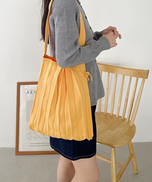 CLEA（クレア）の「【全9色展開】2WAYニットプリーツトートバッグ／エコバッグ（トートバッグ・レディース・ブラック/ベージュ/パープル/ブラウン/オリーブ/イエロー/オレンジ/ブルー系その他/バーガンディー・FREE）」の7枚目の写真