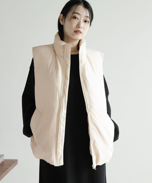 LAKOLE（ラコレ）の「オーバーサイズパファーベスト / 183372（ベスト・レディース・アイボリー/ブラック・SMALL/MEDIUM）」の2枚目の写真