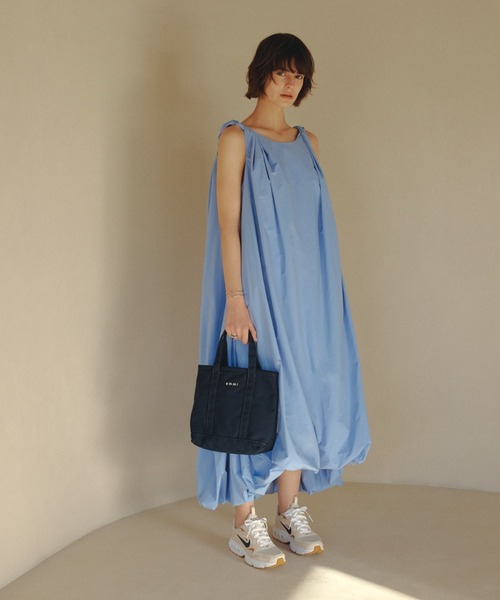 emmi(エミ)の「【emmi atelier】エアーボリュームワンピース(ワンピース・レディース・アイボリー/ブラック/ブルー・0/1)」の3枚目の写真