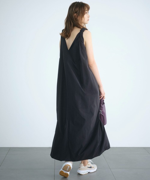 emmi(エミ)の「【emmi atelier】エアーボリュームワンピース(ワンピース・レディース・アイボリー/ブラック/ブルー・0/1)」の11枚目の写真