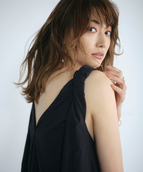 emmi(エミ)の「【emmi atelier】エアーボリュームワンピース(ワンピース・レディース・アイボリー/ブラック/ブルー・0/1)」の12枚目の写真