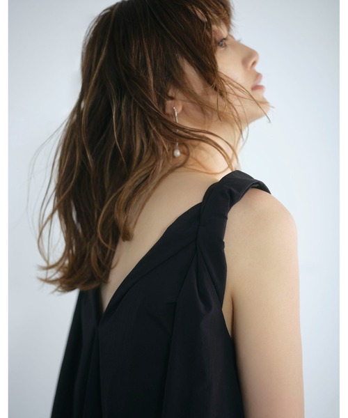emmi(エミ)の「【emmi atelier】エアーボリュームワンピース(ワンピース・レディース・アイボリー/ブラック/ブルー・0/1)」の13枚目の写真