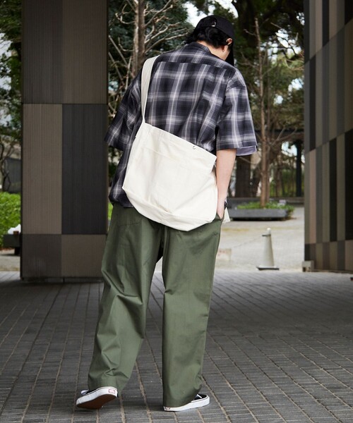 FREAK'S STORE（フリークスストア）の「限定展開 LOOSE FIT イージーワークパンツ/ワイドパンツ/チノ/デニム（チノパンツ・メンズ・グリーン/ネイビー/ブラック/ライトインディゴブルー/ベージュ/ダークインディゴブルー/ブラック系その他/ネイビー系/オリーブ・MEDIUM/SMALL/LARGE）」の12枚目の写真