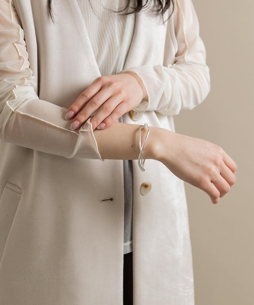 SMELLY（スメリー）の「ツイストラインバングル（バングル/リストバンド・レディース・シルバー・-）」の6枚目の写真